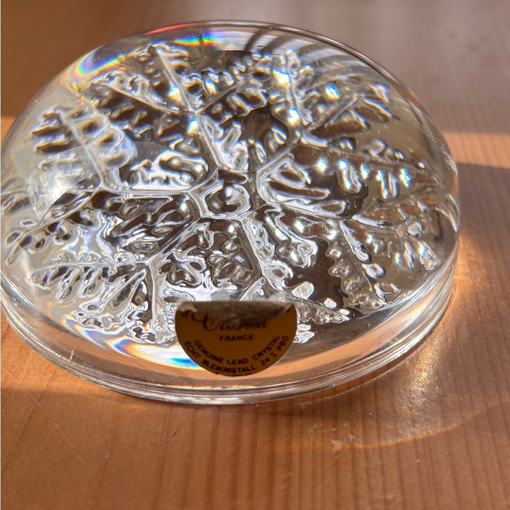 Crystal Snowflake Paperweight Dome - France - Picture 7 of 7